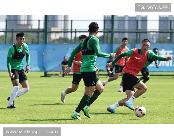 中超训练画面曝光展现球队体能储备积极状态备战氛围愈发浓厚