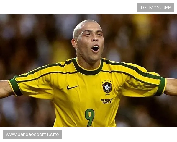 外星人罗纳尔多惊喜现身广州引爆全城热议与球迷狂欢时刻盛况不断